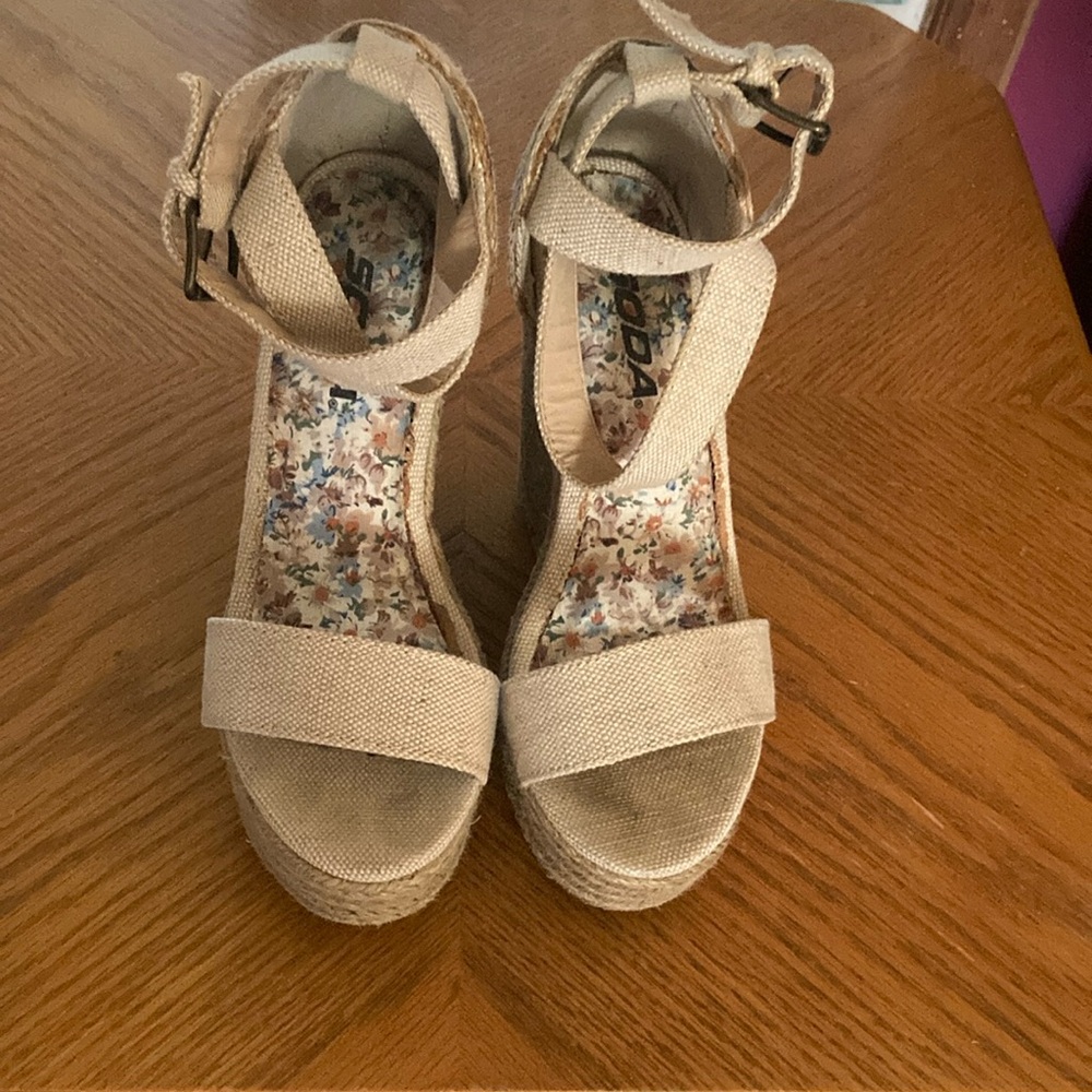 Women’s Soda Light Beige Shoe Sandal